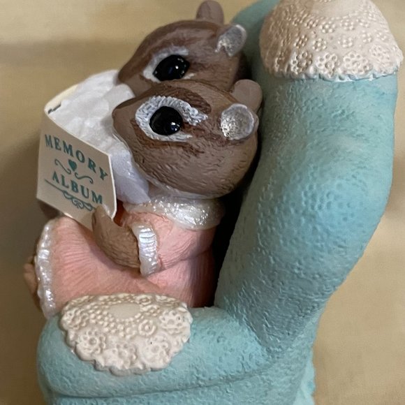 Chipmunks with Album Tender Touches Hallmark Figurine - Picture 4 of 8
